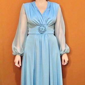Vintage 70s light blue long sleeve maxi dress 🌀